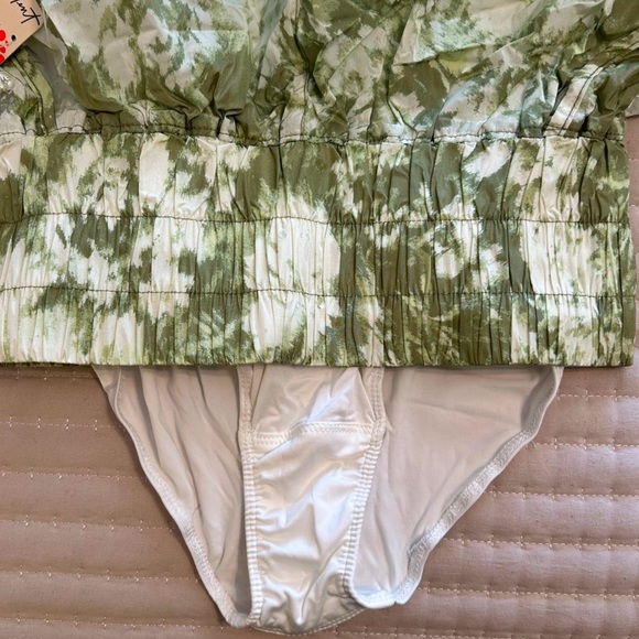 NWT, FP Movement The Way Home Printed Shorts in Green/White Print, Size Medium - Picture 9 of 10